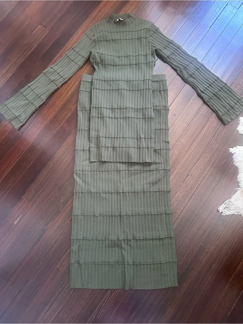Rania Ribbed Knit Split Hem Top w/ bottom- Olive